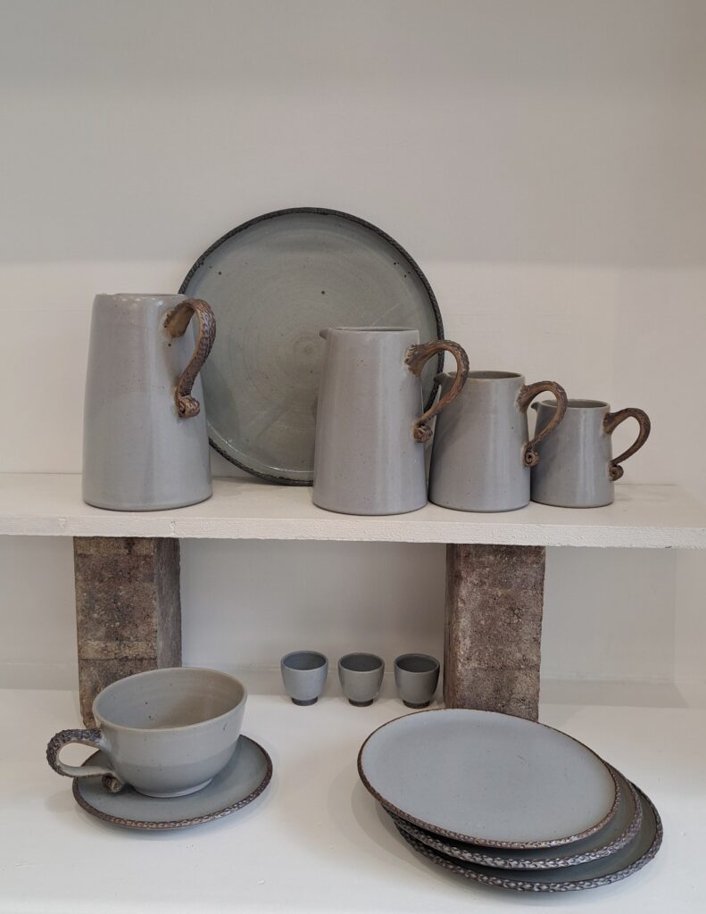 grau-blaues Drachengeschirr von Nicole Töpferei Kunst und Ton Eutin